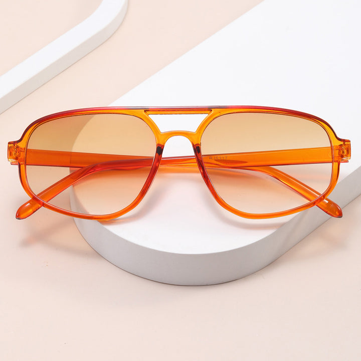 Dame moteriktig oversized solbrille med trendy ramme Skanto