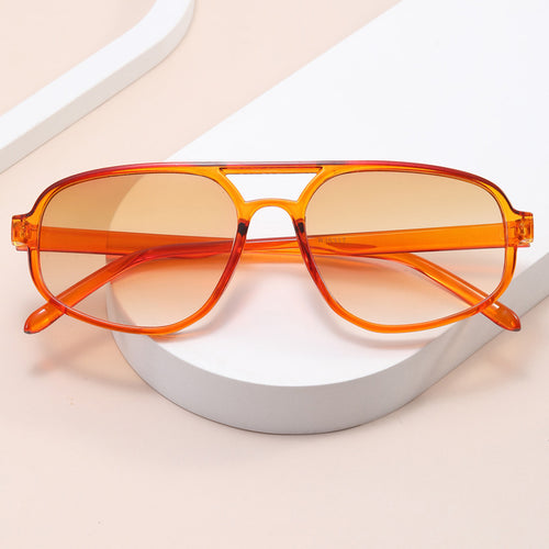 Dame moteriktig oversized solbrille med trendy ramme Skanto