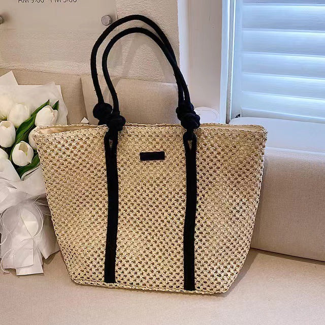 Large shoulder bag made of sustainable material Skanto