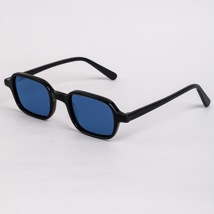 Dame moteriktig solbrille i unikt, moderne design Skanto