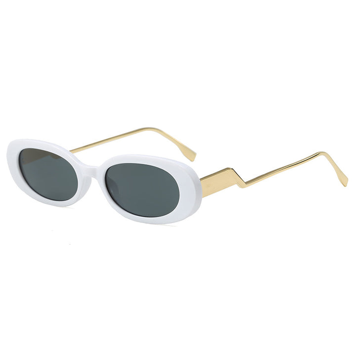 Women's retro-inspired sunglasses with modern design and prominent frame Skanto