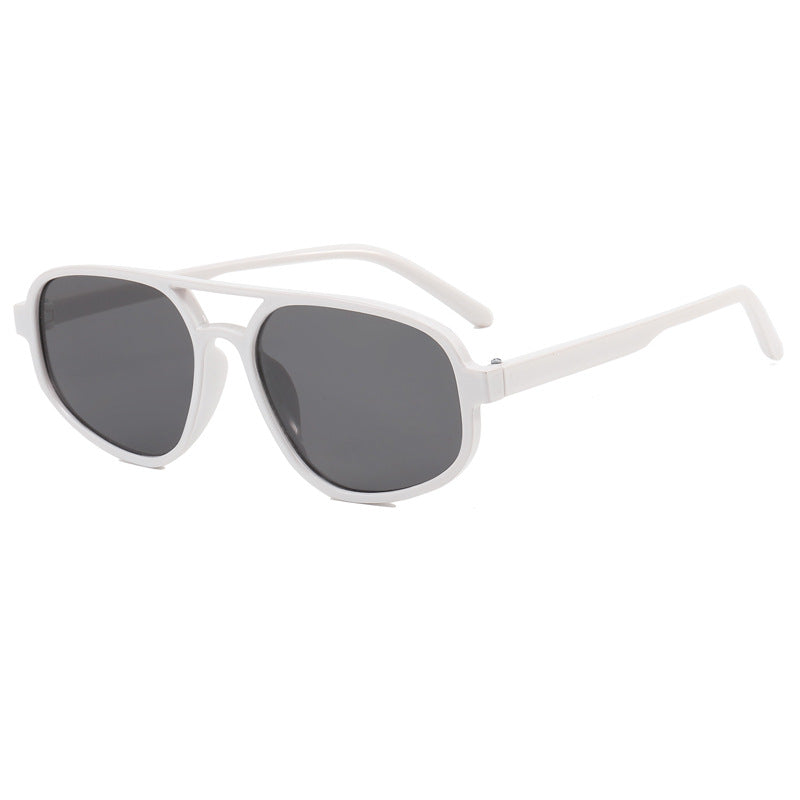 Dame moteriktig oversized solbrille med trendy ramme Skanto