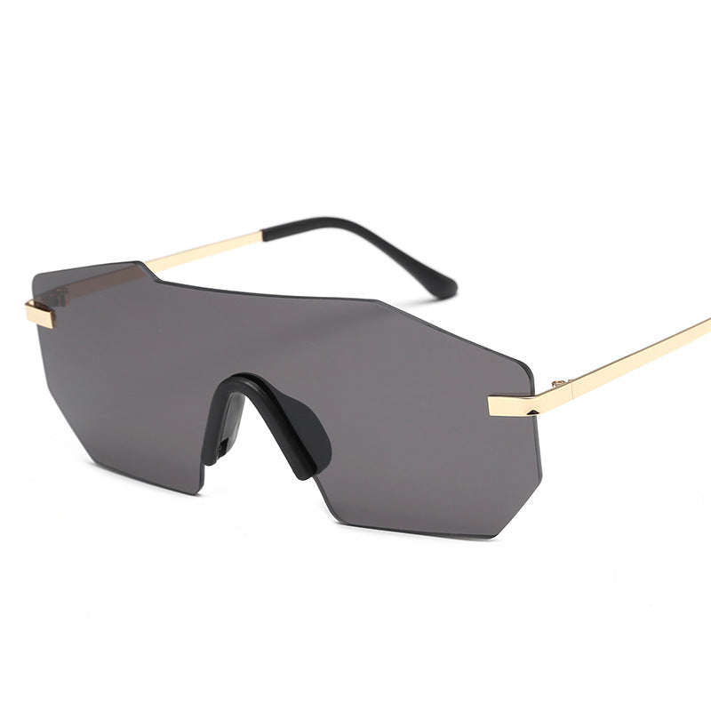 Dame oversized solbriller i futuristisk design Skanto