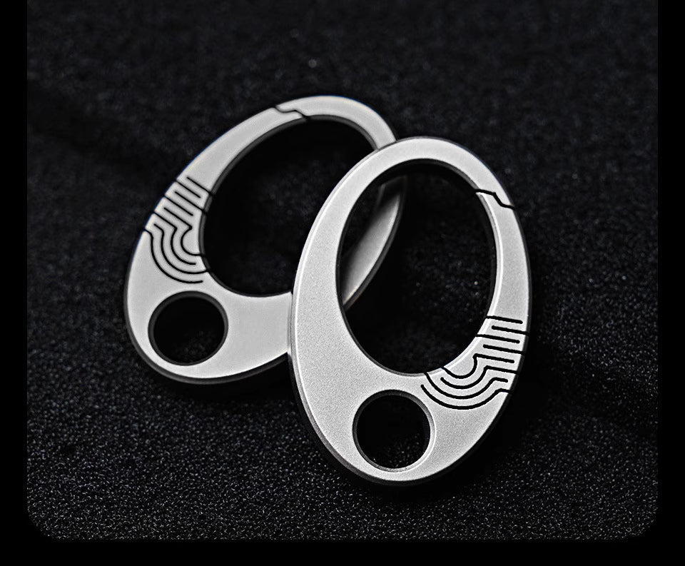 Skanto | Eksepsjonell Mini Ren Titan Nøkkelring: EDC Press-Lås Charm Verktøy