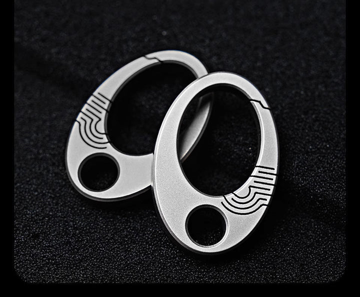 Skanto | Eksepsjonell Mini Ren Titan Nøkkelring: EDC Press-Lås Charm Verktøy