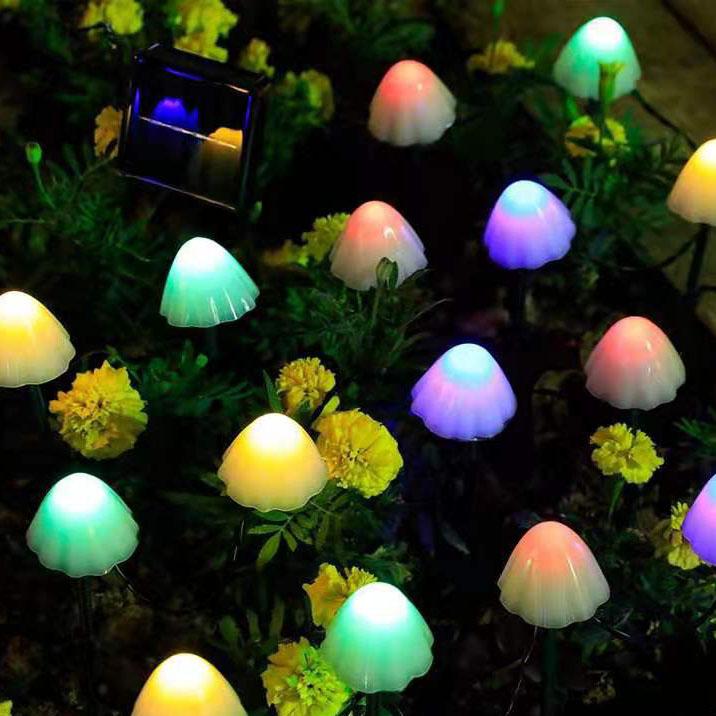 Moderne, kreative LED-lyslenker i soppform laget av plast til terrassen