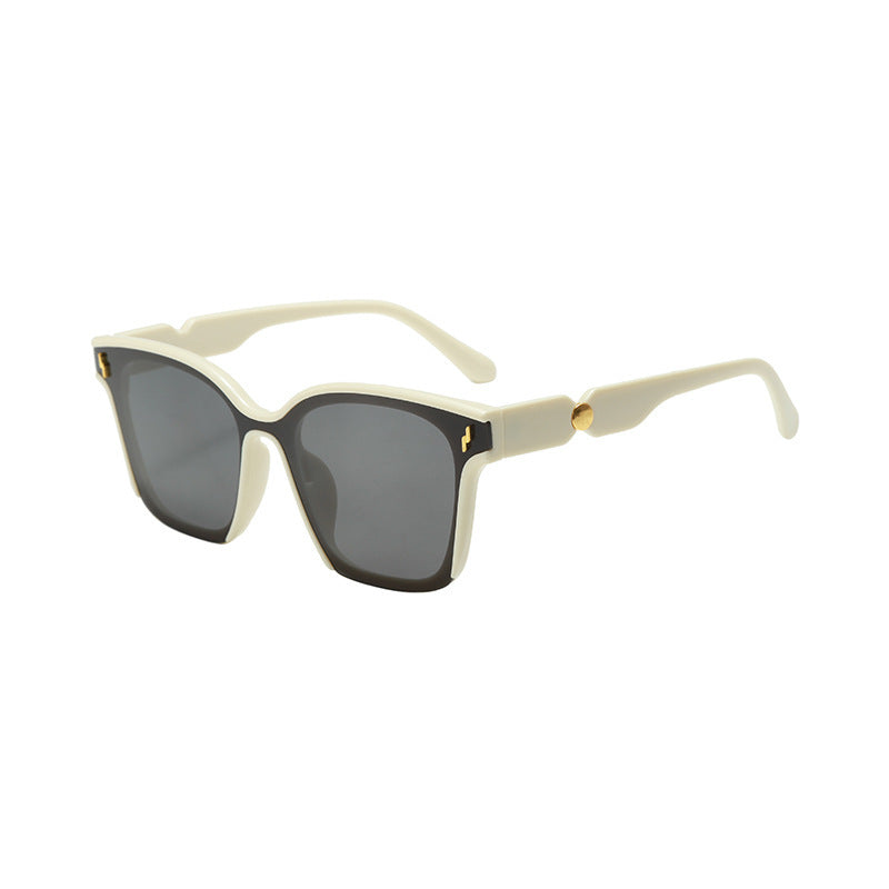 Dame Stilig solbrille med stilramme Skanto