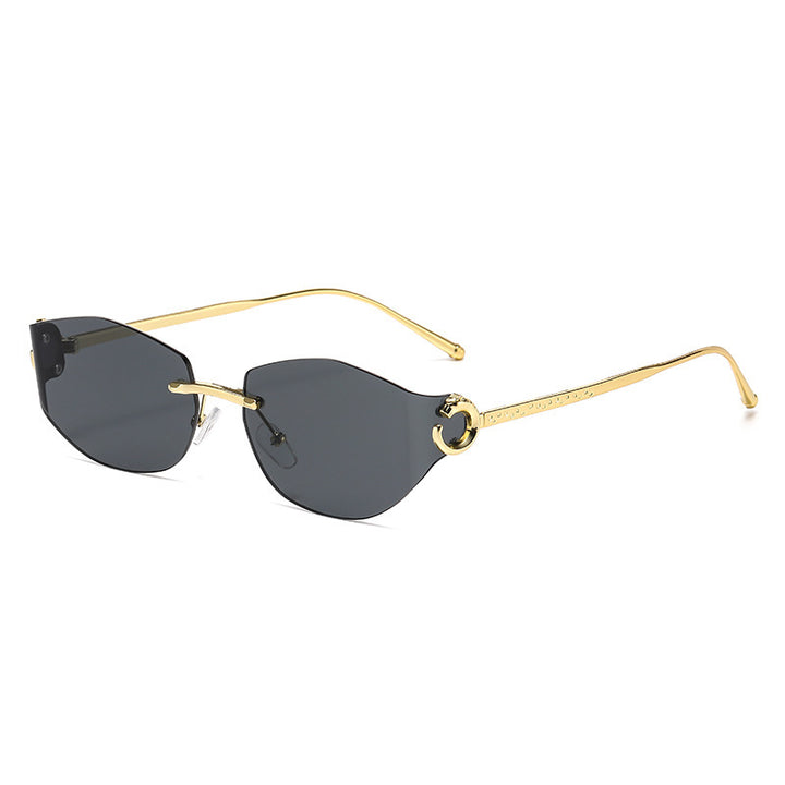 Dame moteriktig solbrille med innovativt sjakkert design Skanto