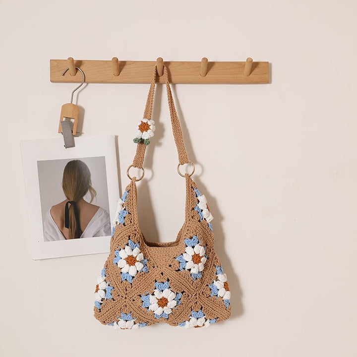 Handmade crochet bag in floral design Skanto