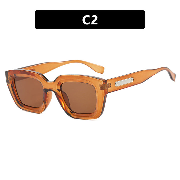 Dame kvadratisk solbrille med gjennomsiktig ramme og brune glass Skanto