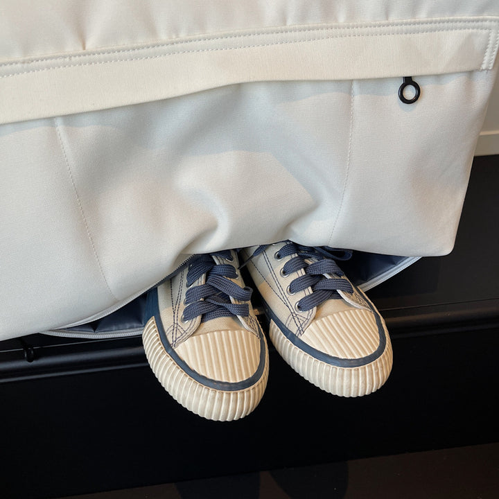 Sporty reiseveske laget av slitesterkt materiale med ergonomiske håndtak Skanto
