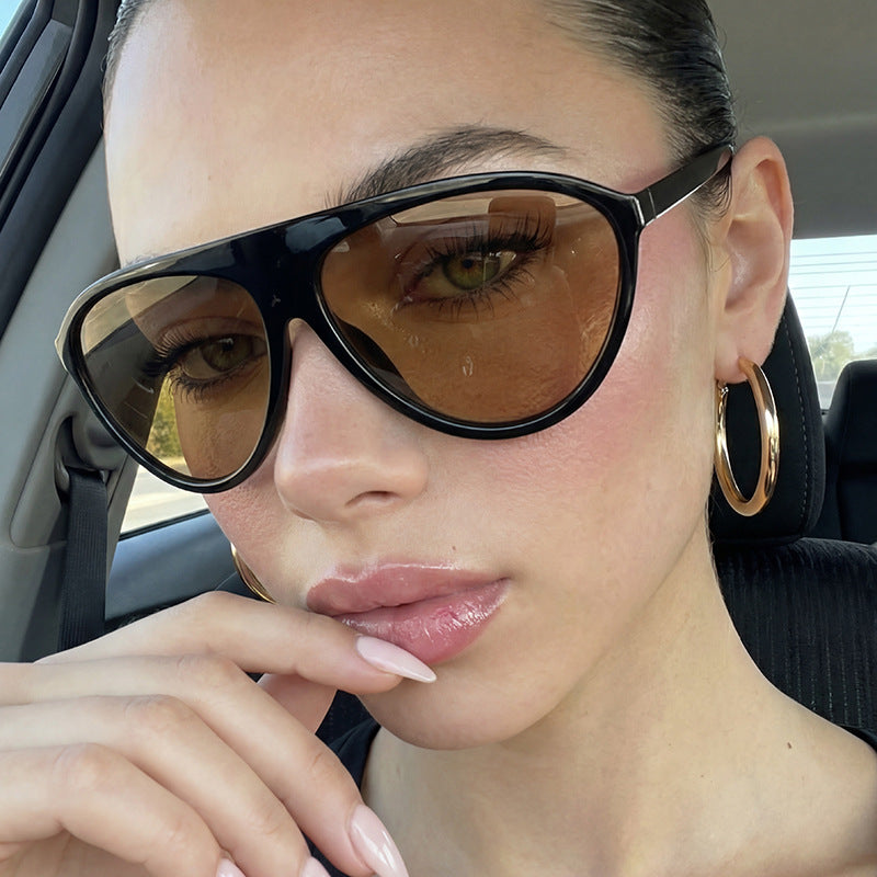 Women's Sporty Sunglasses with Modern Protective Design Skanto