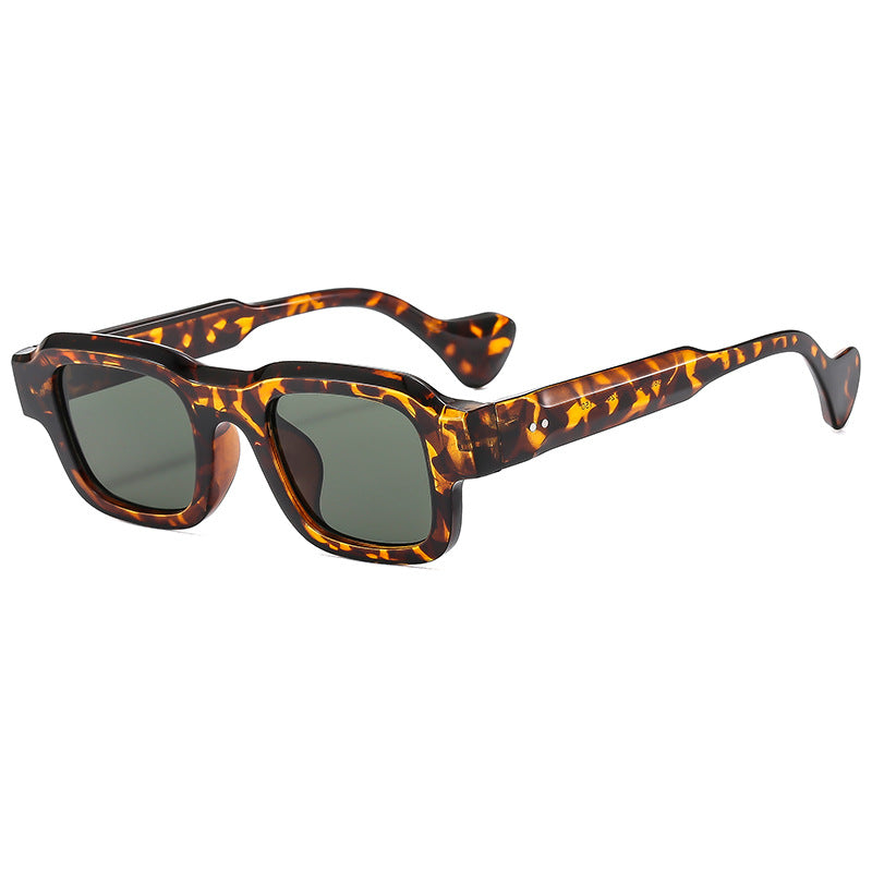 Dame trendy firkantet solbrille med ergonomisk design Skanto