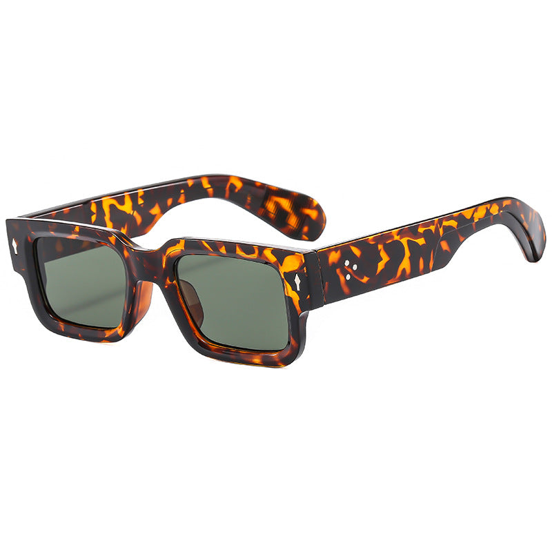 Dame mote firkantet solbrille med robust ramme Skanto