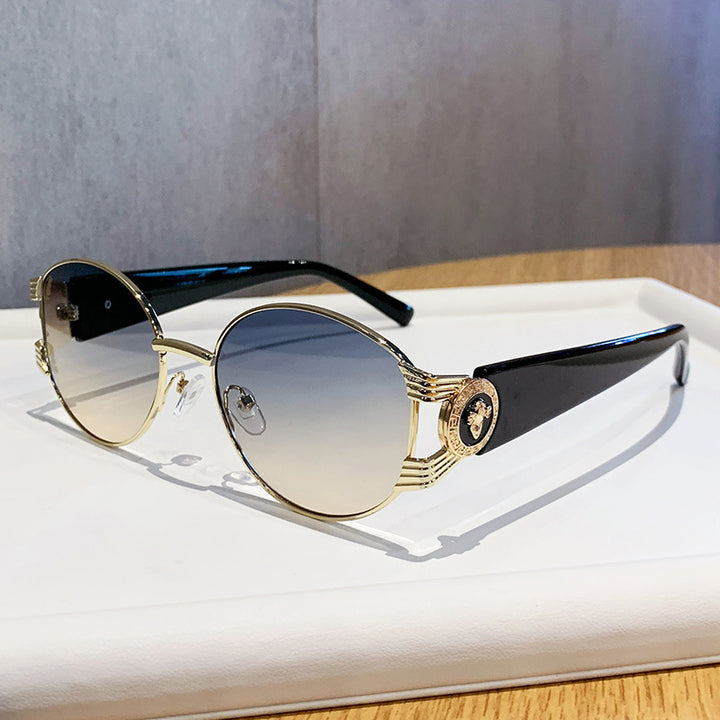 Dame elegant solbrille med luksuriøs metallramme og speilte glass Skanto