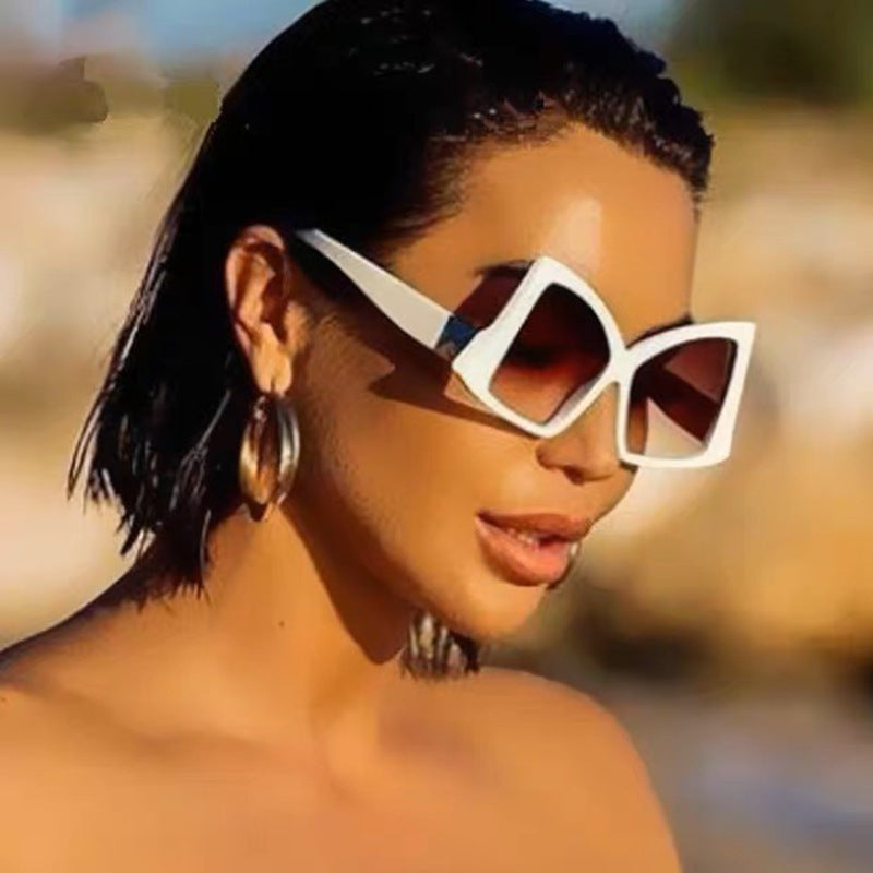 Women's oversized sunglasses with elegant square frame and protective UV protection Skanto