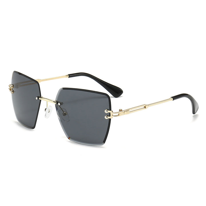 Dame moteriktig solbrille med stilistisk kvadratisk ramme Skanto
