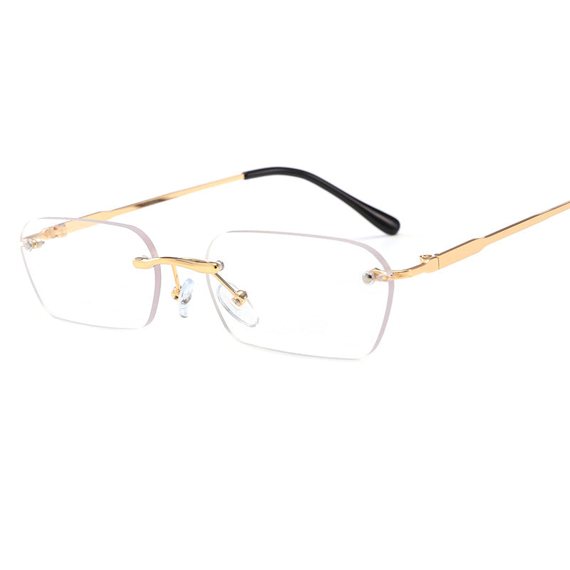 Dame moteriktig rektangulær solbrille med luksuriøs metallramme Skanto