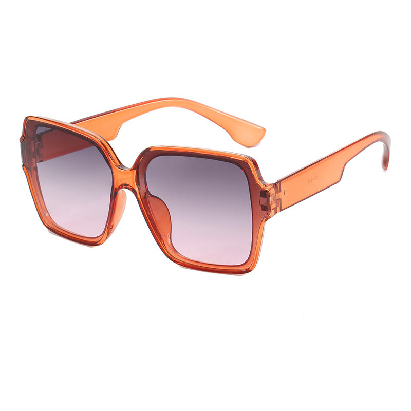 Dame kvadratisk solbrille med unik, stilfull ramme Skanto