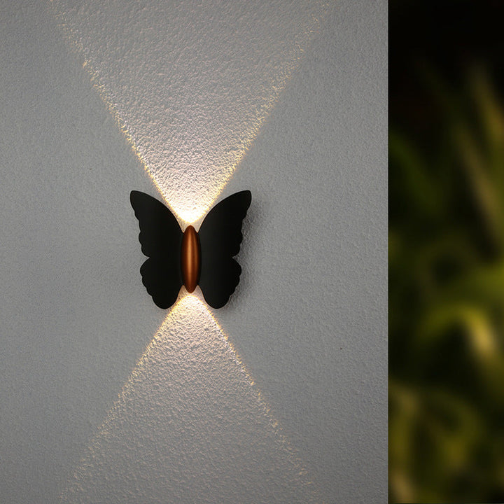 Kreativ sommerfuglformet LED-vegglampe for utendørs bruk