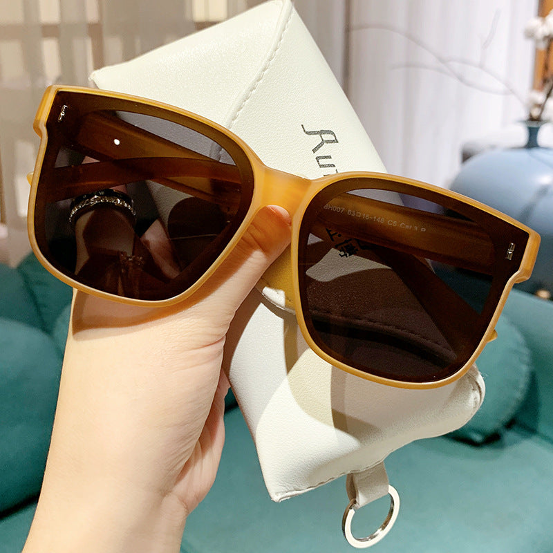 Dame Fashionable solbriller i trendy kvadratisk design Skanto