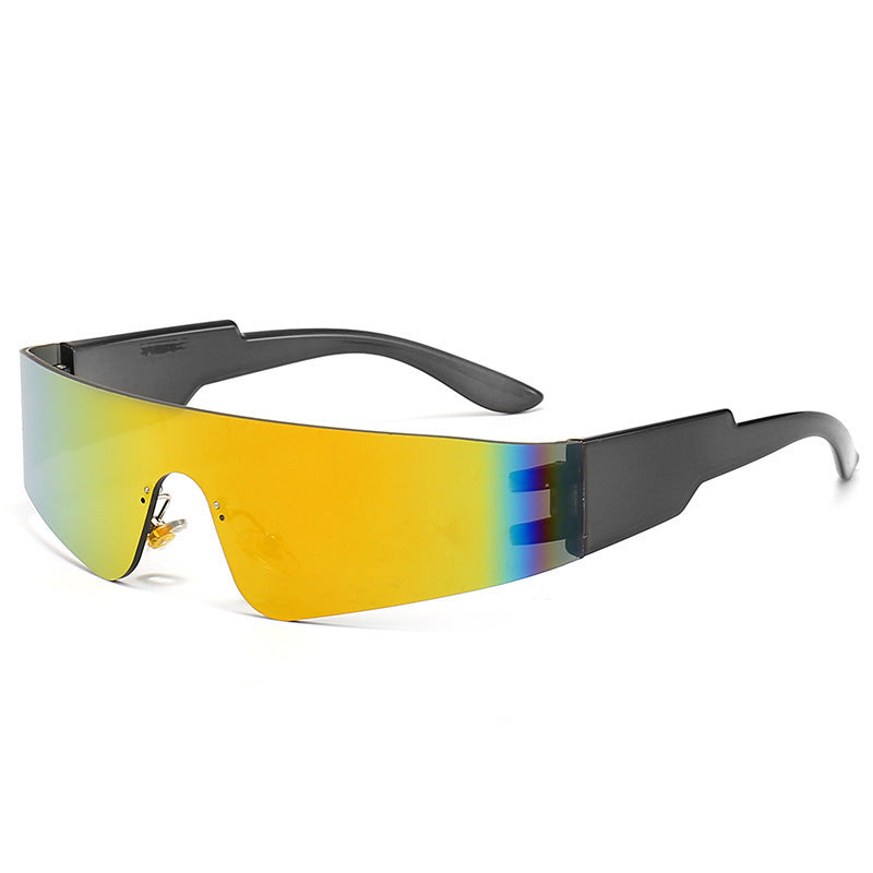 Dame Sporty solbriller med futuristisk design Skanto