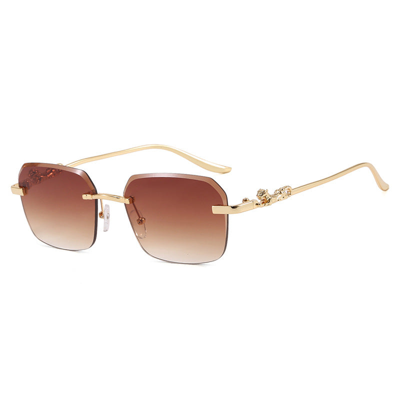 Women's Fashionable Square Sunglasses with Elegant Gold Frame and Protective UV Filter Skanto