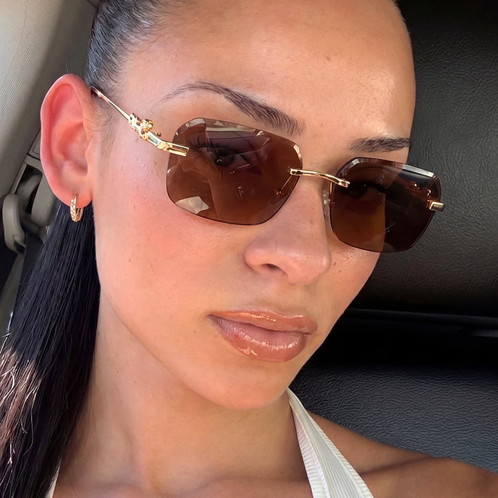 Women's Fashionable Square Sunglasses with Elegant Gold Frame and Protective UV Filter Skanto