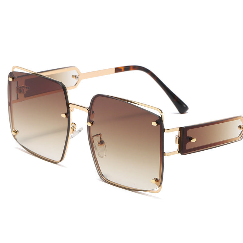 Damer elegante oversized solbriller med markant geometrisk design Skanto