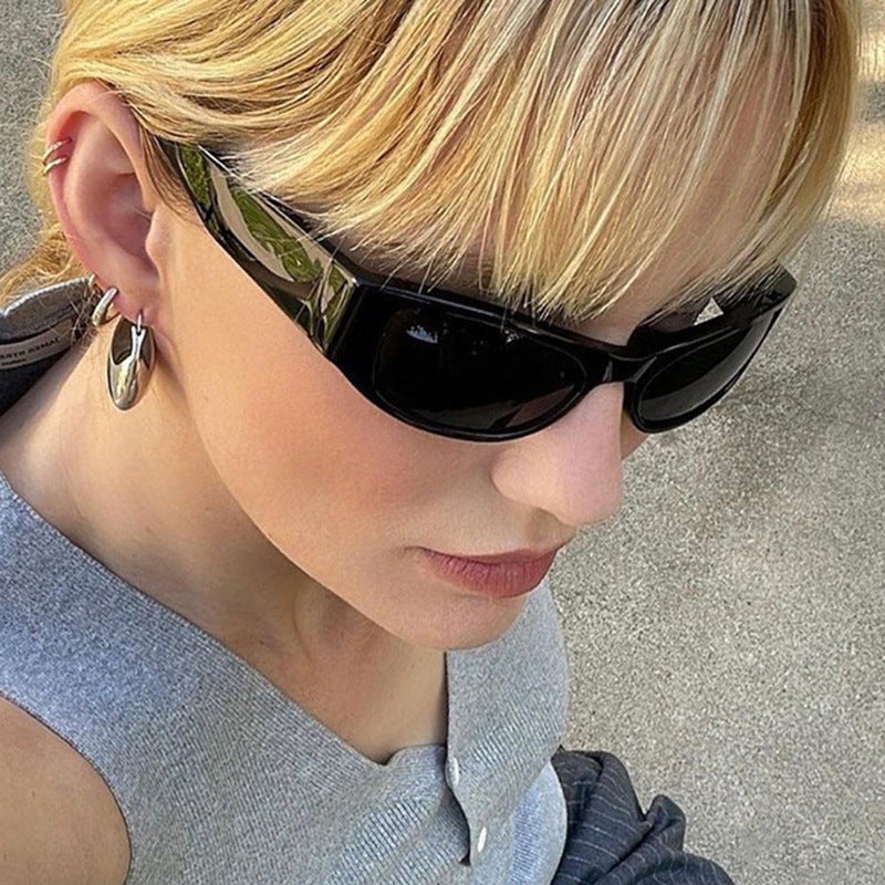 Women's sporty sunglasses with wide frame and UV protection Skanto