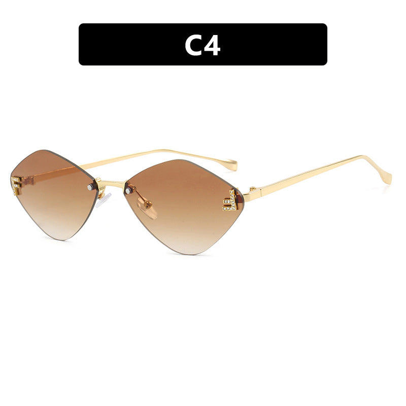 Women's geometric sunglasses in extravagant design with gradient lenses Skanto