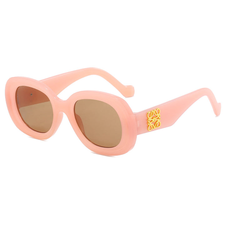 Dame moteriktig vintage-solbrille med spesielle dekorasjoner Skanto