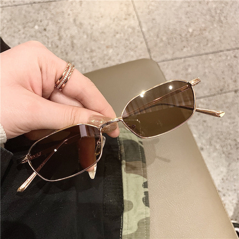 Women's geometric sunglasses in minimalist design Skanto