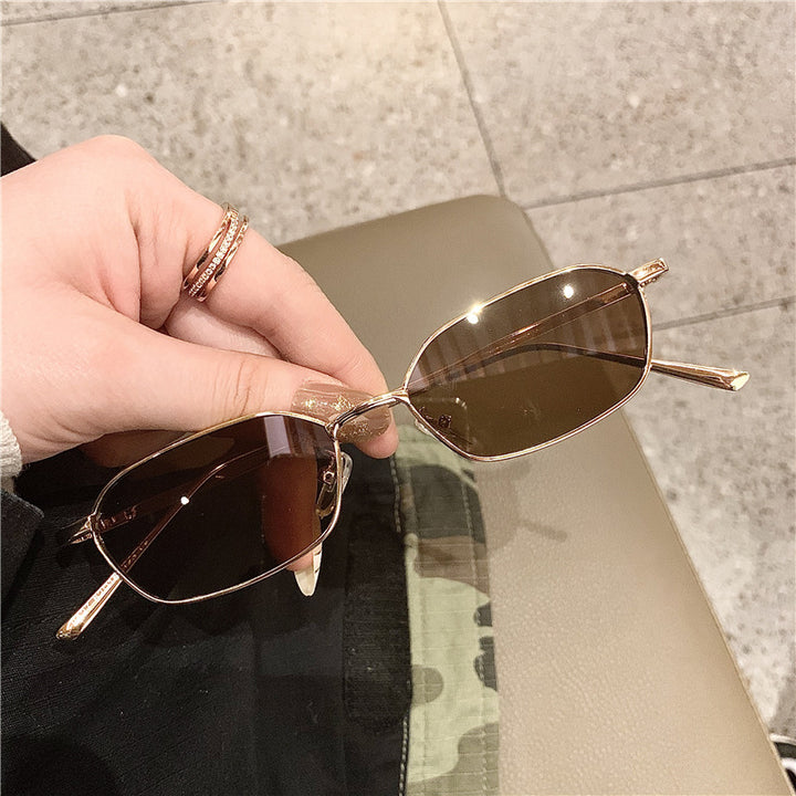 Women's geometric sunglasses in minimalist design Skanto