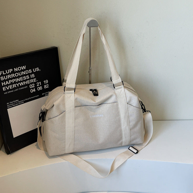 Sporty weekend bag with ergonomic carrying options Skanto