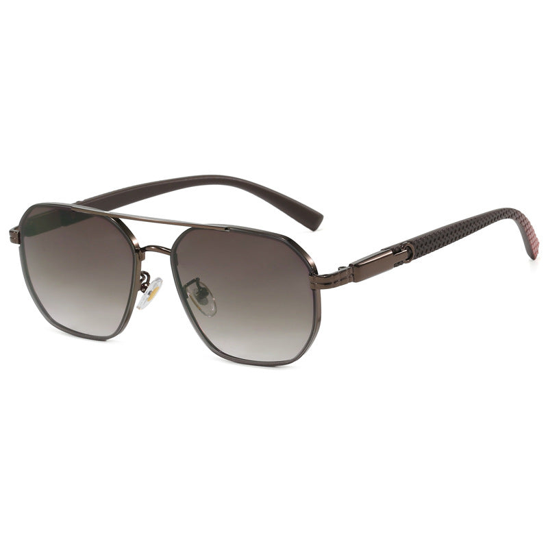 Dame moteriktig solbrille med stilige aksenter Skanto