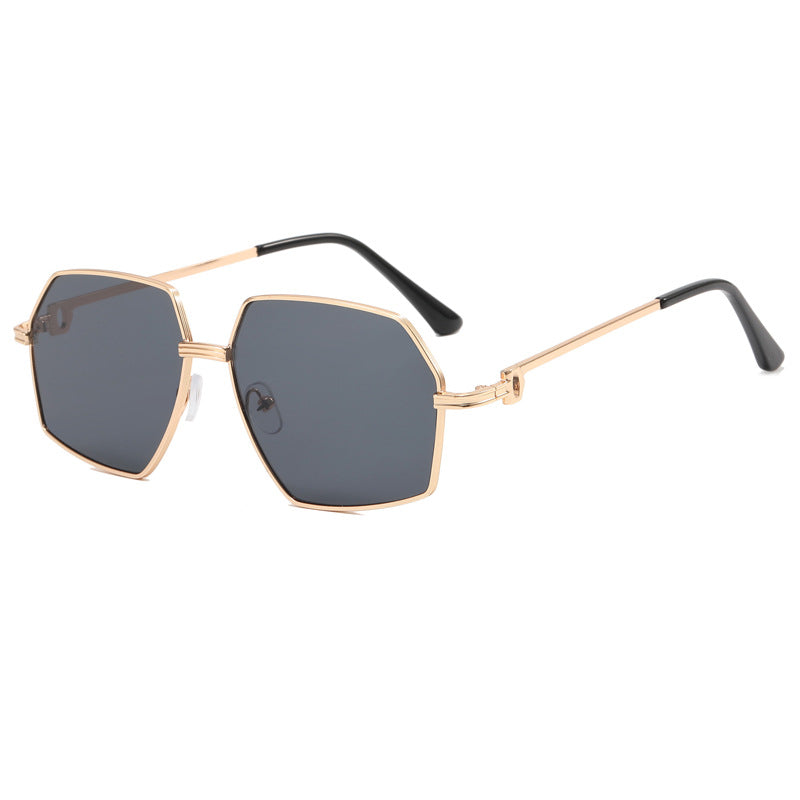 Dame Stilig geometrisk solbrille med edel metallramme Skanto