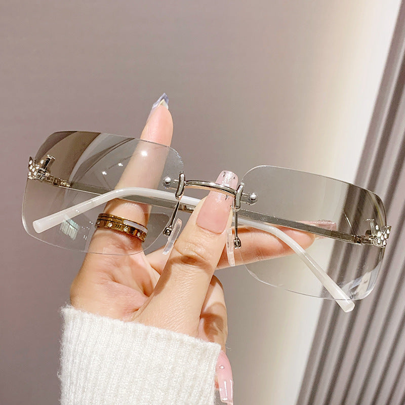 Dame elegant oversized solbriller med vevd gullramme Skanto