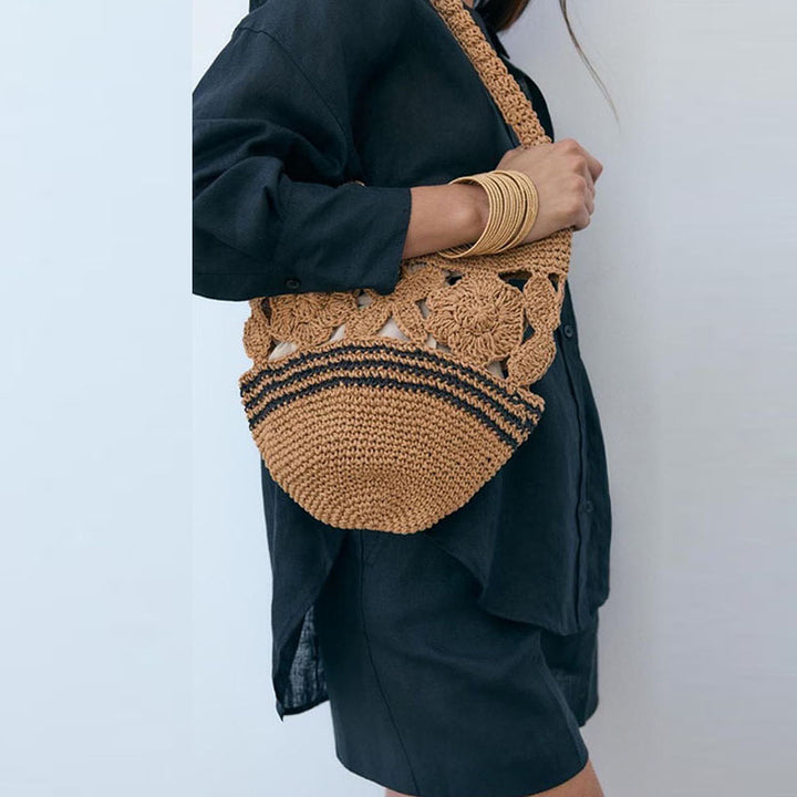 Crocheted shoulder bag with floral design Skanto