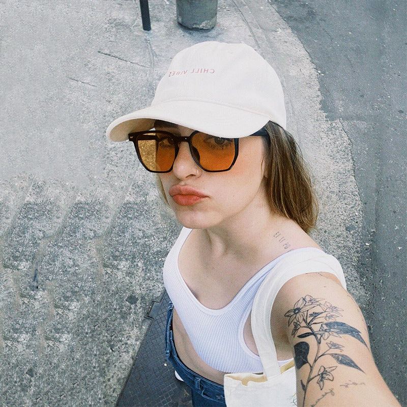 Dame moteriktig transparent solbrille i elegant hexagon-design Skanto