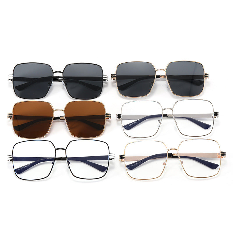 Dame moteriktig firkantet brille med filigran metallramme Skanto