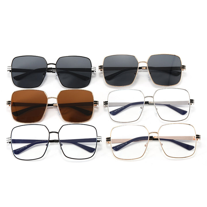 Dame moteriktig firkantet brille med filigran metallramme Skanto