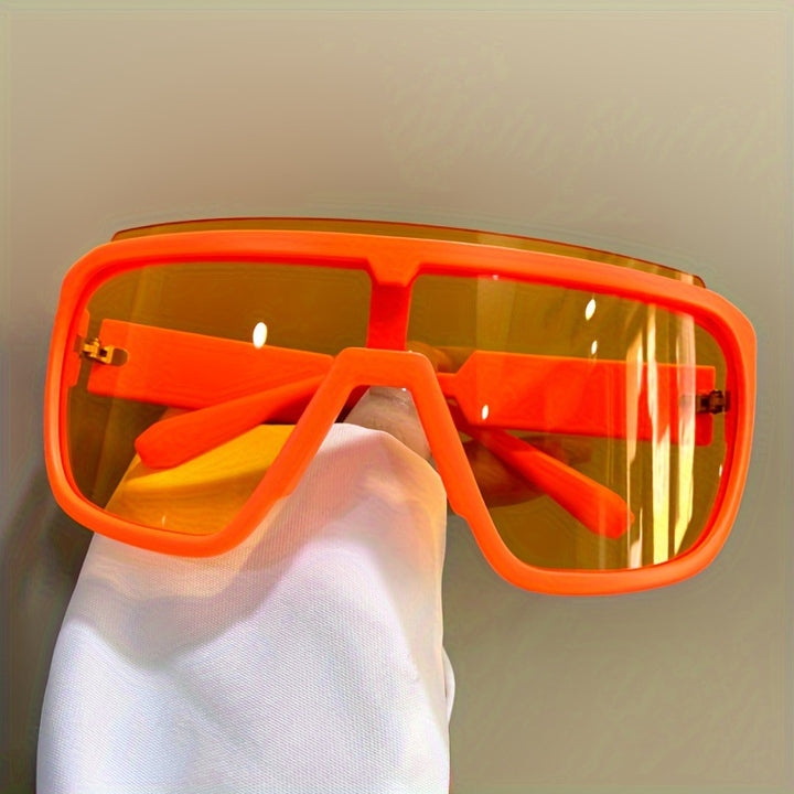 Women's sporty sunglasses with futuristic design and wide front Skanto