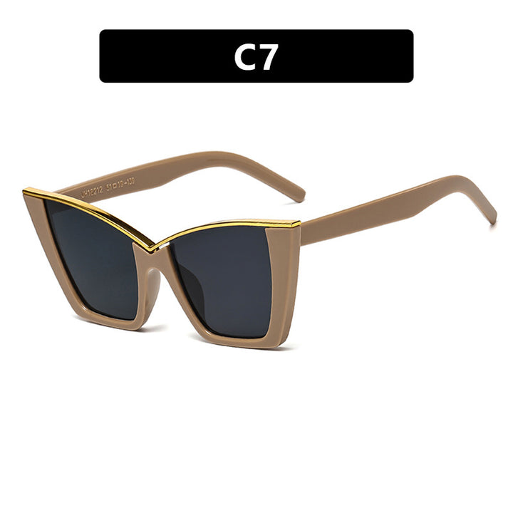 Dame ekstravagant solbrille med unik design og gullige aksenter Skanto
