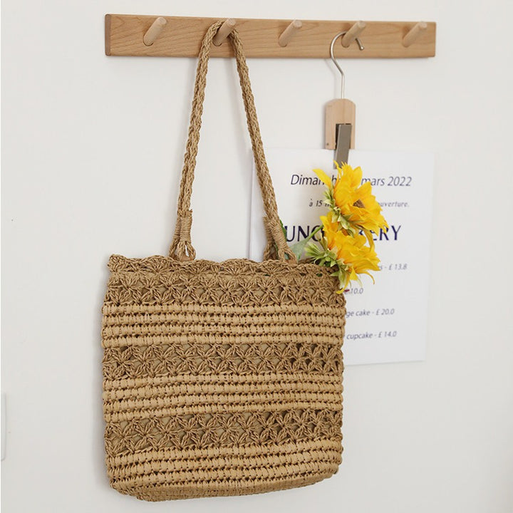 Hand-knotted beach bag in modern net design Skanto