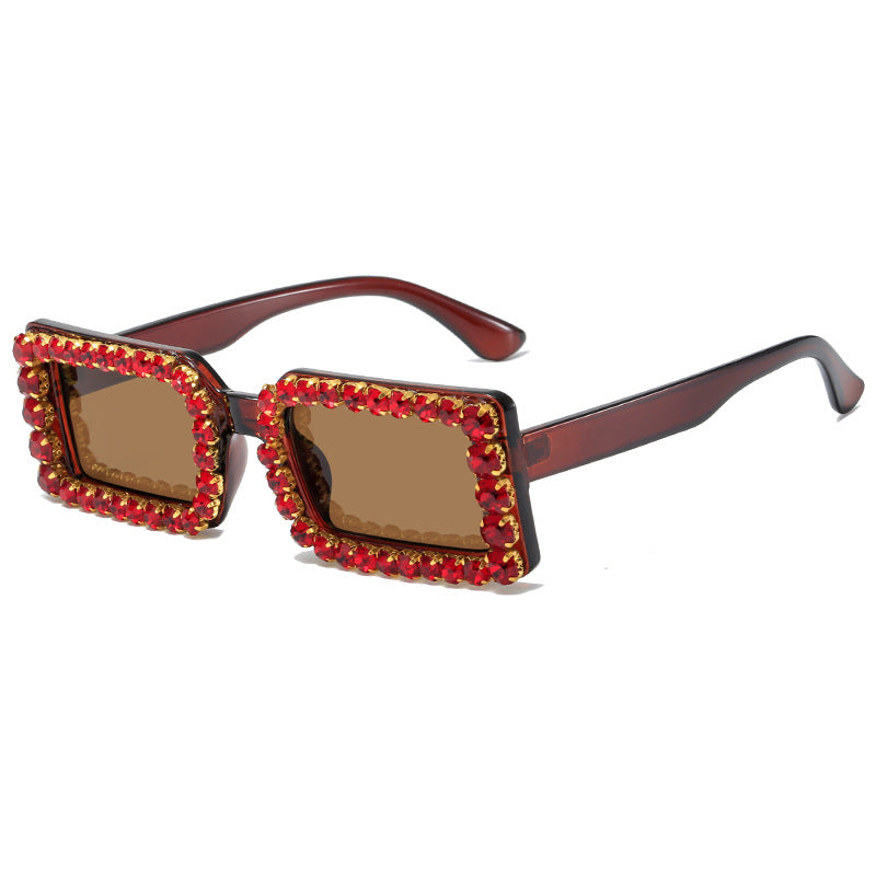 Dame moteriktig solbrille med glitrende rammedekorasjon Skanto
