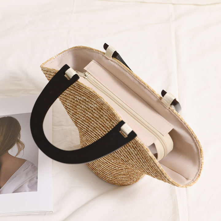 Modern handbag with stylish plastic handles Skanto