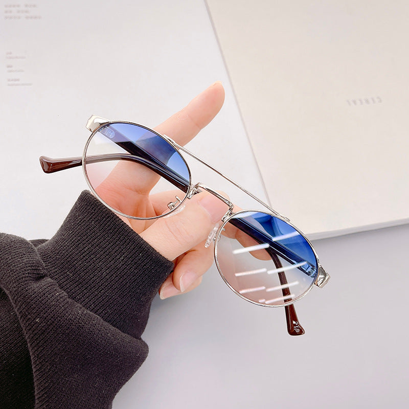 Women's fashionable sunglasses in stylish round design with gold accents Skanto