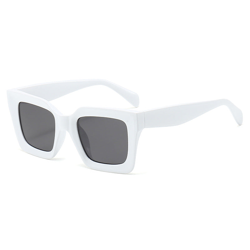 Dame trendy kvadratiske solbriller med trendy ramme og beskyttende UV-filter Skanto