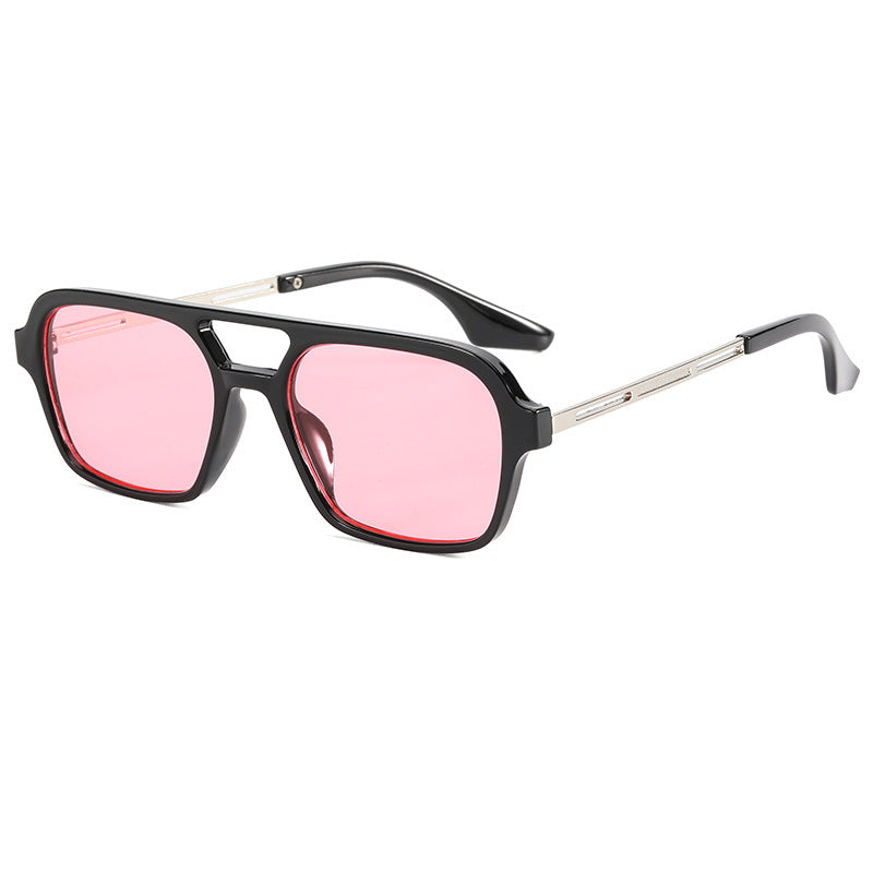 Dame designer solbriller med elegant transparent ramme og gule glass Skanto